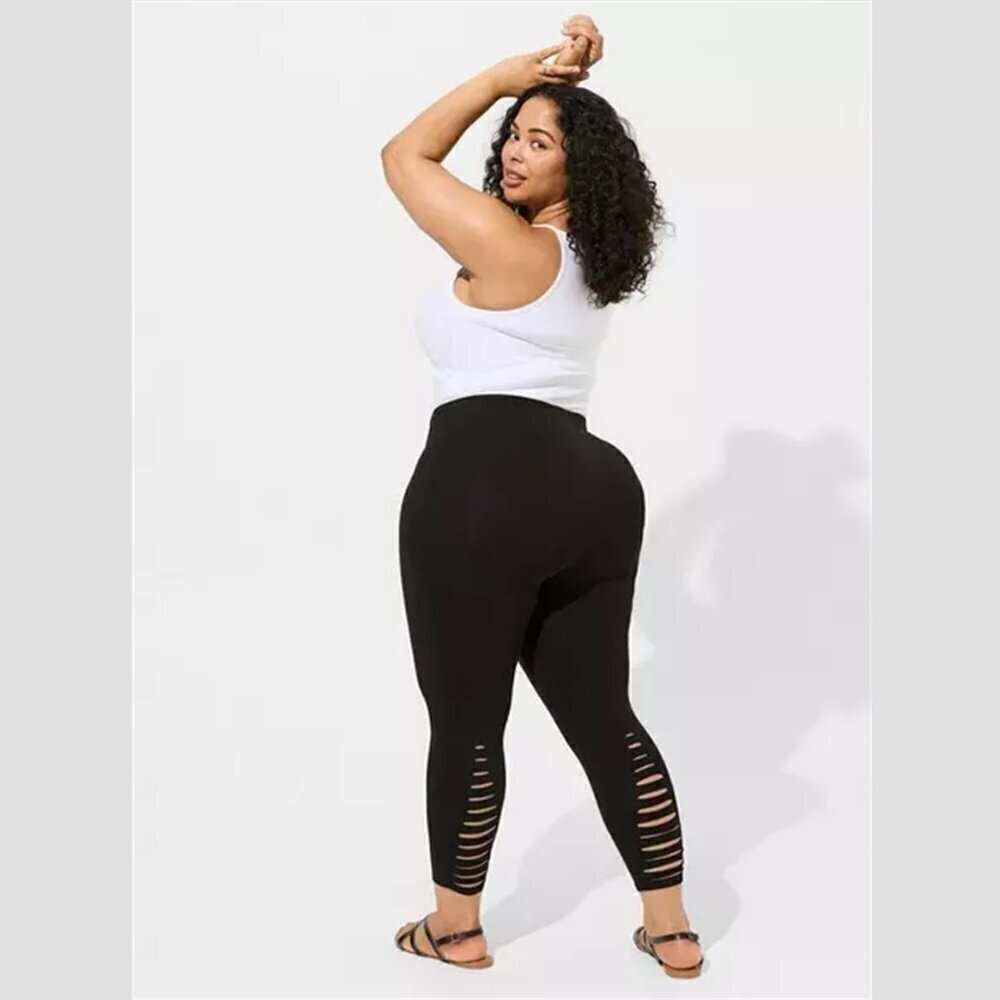 Torrid - Crop Signature Waist Destroyed Back Leg Legging in Deep Black​​​​​​​